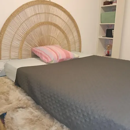 Mina Quarto em Acomodações Particulares *